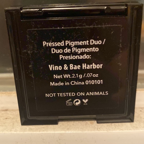 Shaina B Miami eye shadow duo - Picture 3 of 3